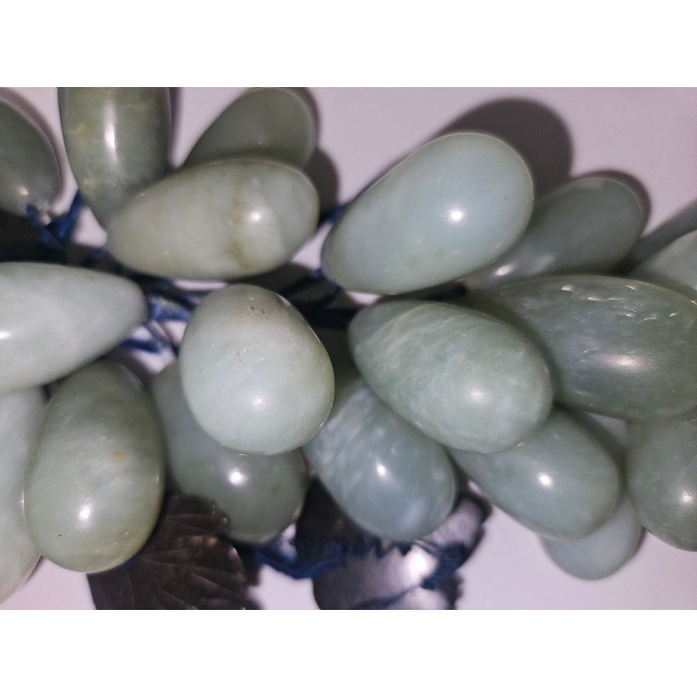 Vintage Jade Grape Cluster Hand Carved Celadon Green Grapes mid-century - Picture 5 of 5